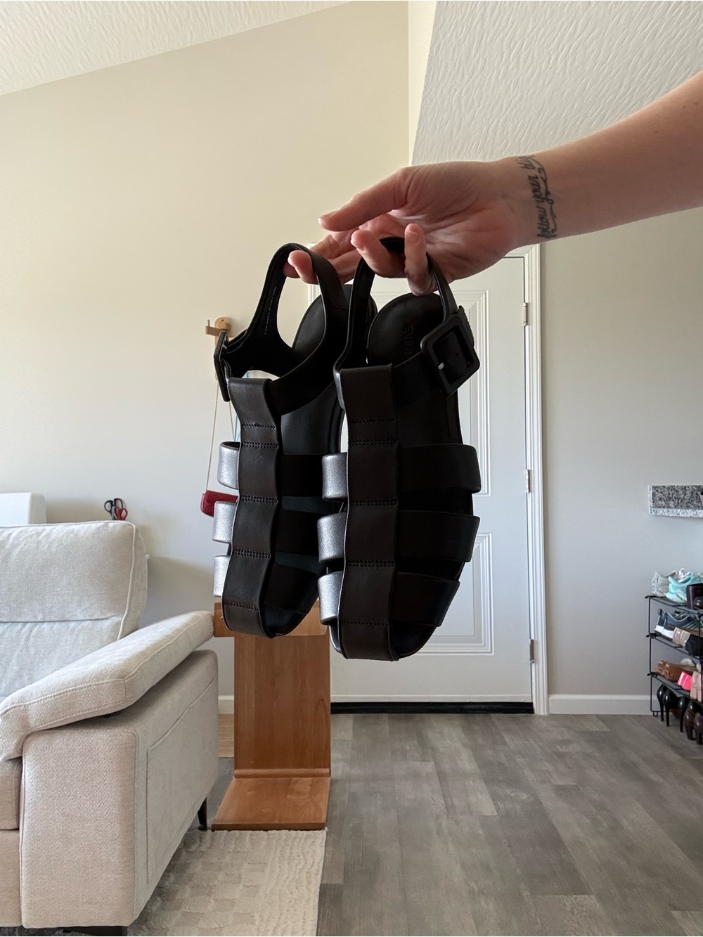Everlane Black Strappy Fisherman Sandals